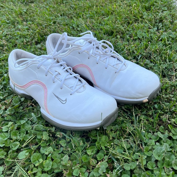 Nike Shoes - Nike women’s golf shoe size 8 lightly used
